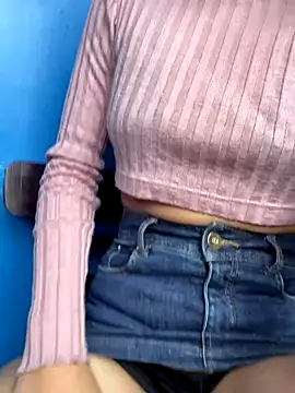 Snapshot of Hannacooper3 chatting on December 16, 2025, 10:14 pm Hannacooper3 online show from December 16, 2025, 10:14 pm