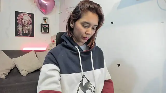 Snapshot of anastasia_tuya chatting on April 1, 2026, 7:53 am anastasia tuya online show from April 1, 2026, 7:53 am