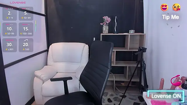 ThaliaBrooks  online show from October 31, 2025, 4:31 am