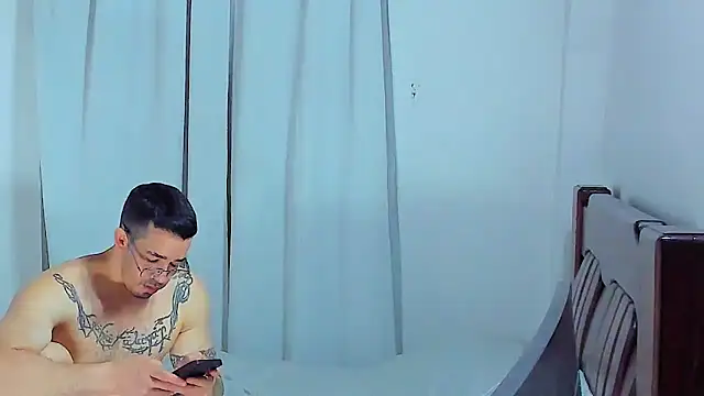 Snapshot of Hunter_Hoott chatting on November 13, 2025, 11:30 pm Hunter Hoott online show from November 13, 2025, 11:30 pm