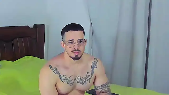 Snapshot of Hunter_Hoott chatting on November 2, 2025, 12:04 am Hunter Hoott online show from November 2, 2025, 12:04 am