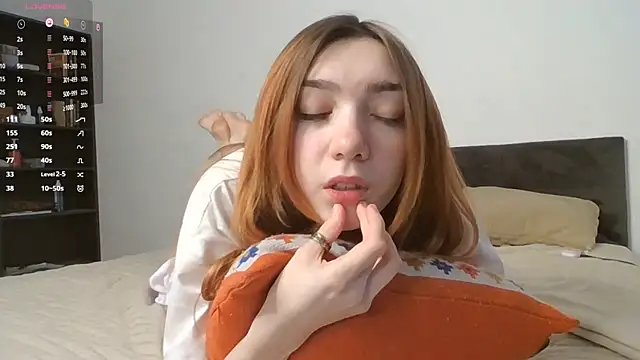 Snapshot of RedheadMisty chatting on October 22, 2025, 10:04 am RedheadMisty online show from October 22, 2025, 10:04 am