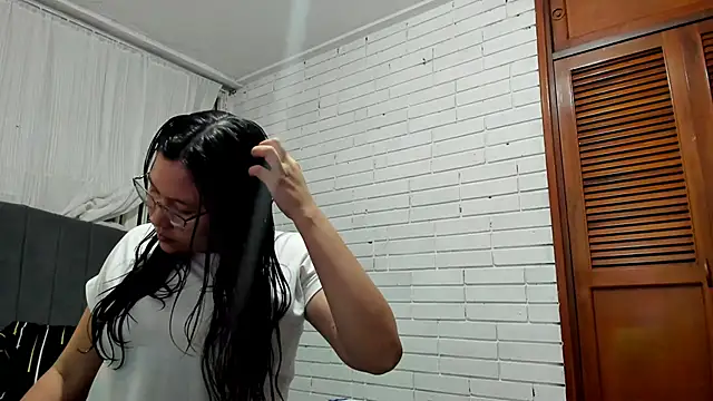 Snapshot of Naia_Stant chatting on November 16, 2025, 11:30 pm Naia Stant online show from November 16, 2025, 11:30 pm