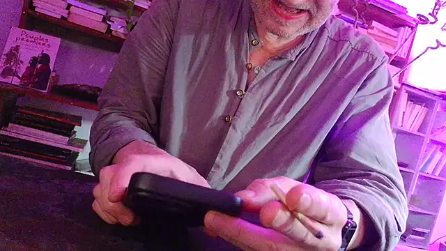 yvanbonar online show from October 17, 2025, 4:49 am
