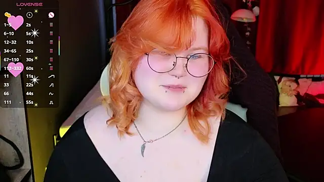 fillisfox  online show from April 12, 2026, 4:32 pm