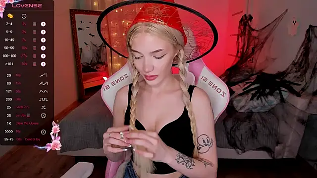 Snapshot of AnyaTaylor_ chatting on October 30, 2025, 8:23 am AnyaTaylor online show from October 30, 2025, 8:23 am