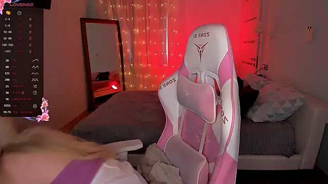 Snapshot of AnyaTaylor_ chatting on November 6, 2025, 8:29 am AnyaTaylor online show from November 6, 2025, 8:29 am