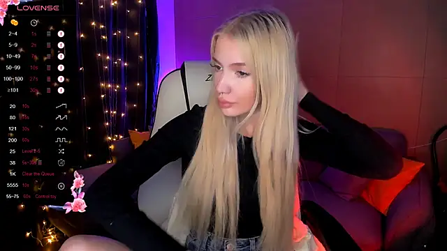 Snapshot of AnyaTaylor_ chatting on November 24, 2025, 8:25 am AnyaTaylor online show from November 24, 2025, 8:25 am