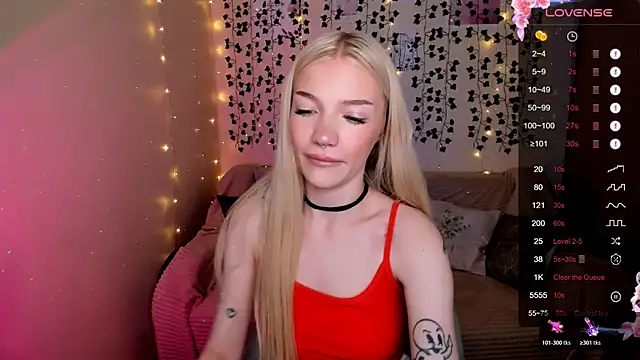 Snapshot of AnyaTaylor_ chatting on November 4, 2025, 2:15 am AnyaTaylor online show from November 4, 2025, 2:15 am