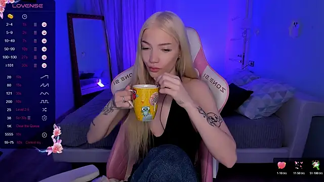 Snapshot of AnyaTaylor_ chatting on November 30, 2025, 2:23 am AnyaTaylor online show from November 30, 2025, 2:23 am