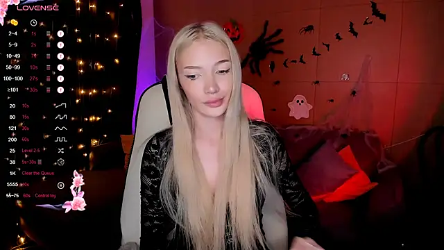 Snapshot of AnyaTaylor_ chatting on October 29, 2025, 6:01 am AnyaTaylor online show from October 29, 2025, 6:01 am