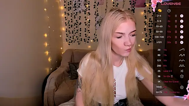 Snapshot of AnyaTaylor_ chatting on October 17, 2025, 2:26 am AnyaTaylor online show from October 17, 2025, 2:26 am