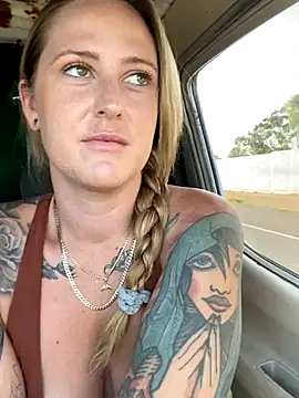 OdetteDelane online show from October 17, 2025, 7:11 am