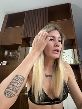 Snapshot of caritadeangellll chatting on November 15, 2025, 12:58 am caritadeangellll online show from November 15, 2025, 12:58 am