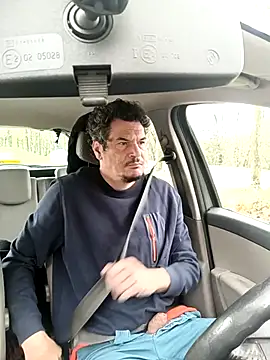 twitshe online show from November 2, 2025, 12:43 pm