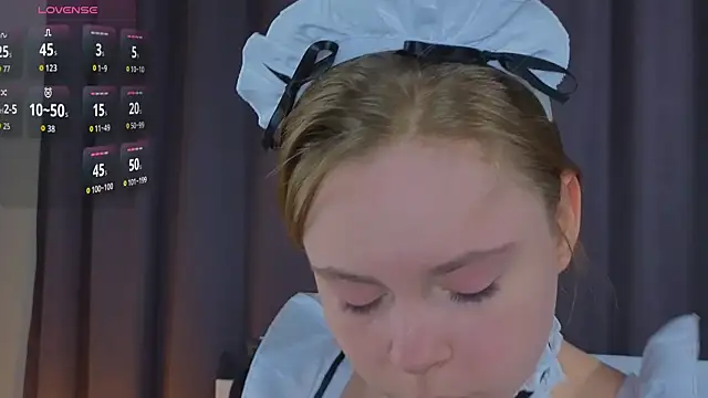 Snapshot of JulietteRain chatting on November 19, 2025, 5:35 pm JulietteRain online show from November 19, 2025, 5:35 pm