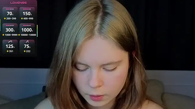 Snapshot of JulietteRain chatting on December 13, 2025, 8:04 pm JulietteRain online show from December 13, 2025, 8:04 pm