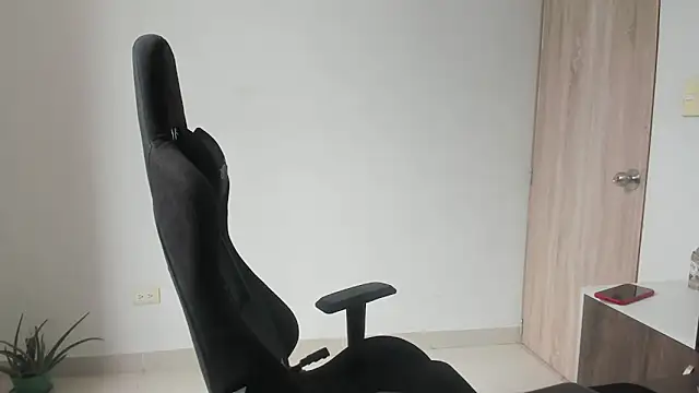 Snapshot of massimo_dannger chatting on October 27, 2025, 8:21 pm massimo dannger online show from October 27, 2025, 8:21 pm