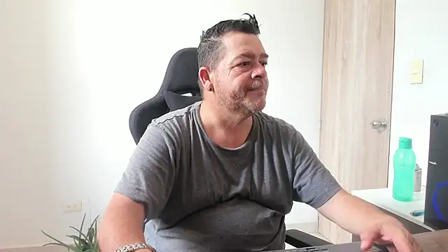 Snapshot of massimo_dannger chatting on October 14, 2025, 5:46 pm massimo dannger online show from October 14, 2025, 5:46 pm