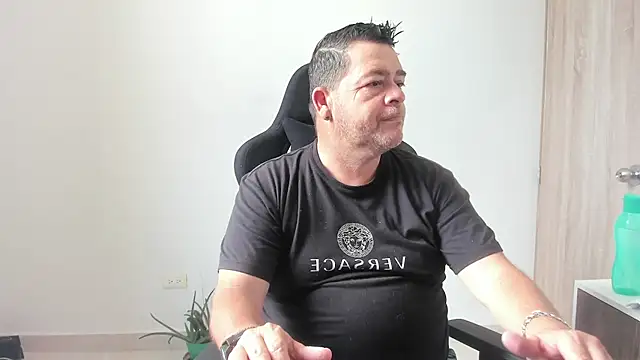 Snapshot of massimo_dannger chatting on October 7, 2025, 8:21 pm massimo dannger online show from October 7, 2025, 8:21 pm
