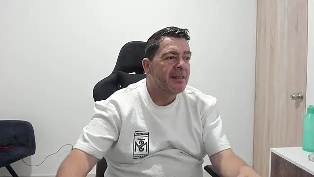 Snapshot of massimo_dannger chatting on September 28, 2025, 10:33 am massimo dannger online show from September 28, 2025, 10:33 am