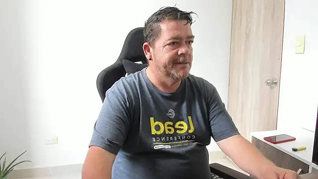 Snapshot of massimo_dannger chatting on November 13, 2025, 4:33 pm massimo dannger online show from November 13, 2025, 4:33 pm