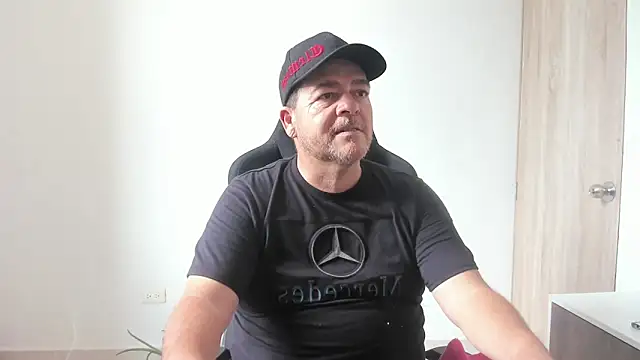Snapshot of massimo_dannger chatting on October 6, 2025, 7:36 pm massimo dannger online show from October 6, 2025, 7:36 pm