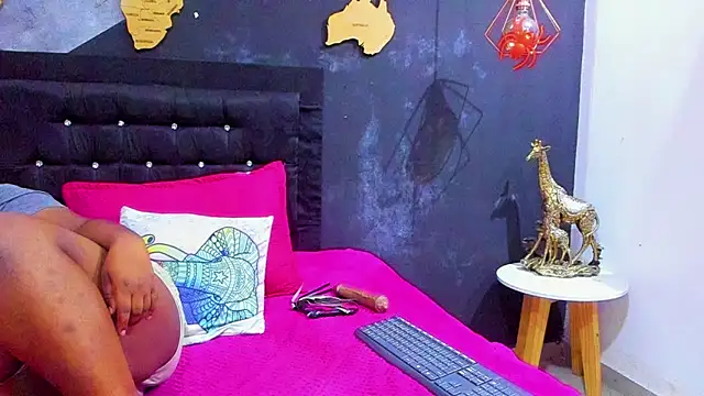 Maiam  Rossi online show from December 2, 2025, 11:45 am