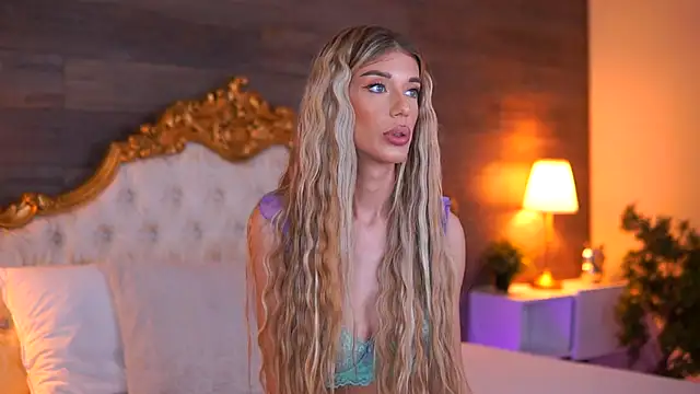 EllieRedd online show from November 4, 2025, 9:57 am