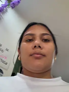 burbuja02 online show from April 16, 2026, 3:02 pm