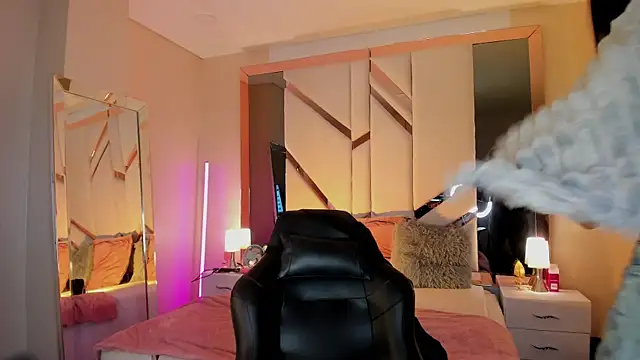 EmmaStonns online show from March 13, 2026, 1:05 pm