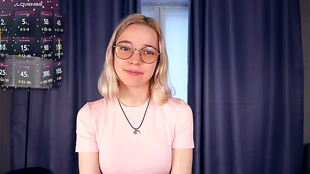 Snapshot of EdaKirkIin chatting on November 1, 2025, 5:25 am EdaKirkIin online show from November 1, 2025, 5:25 am