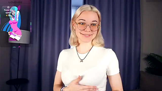 Snapshot of EdaKirkIin chatting on November 17, 2025, 5:44 am EdaKirkIin online show from November 17, 2025, 5:44 am