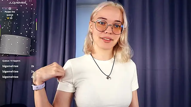 Snapshot of EdaKirkIin chatting on November 10, 2025, 6:07 am EdaKirkIin online show from November 10, 2025, 6:07 am