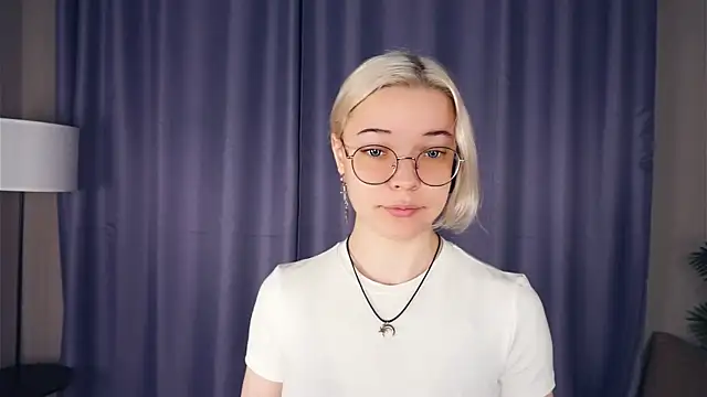 Snapshot of EdaKirkIin chatting on November 28, 2025, 5:18 am EdaKirkIin online show from November 28, 2025, 5:18 am