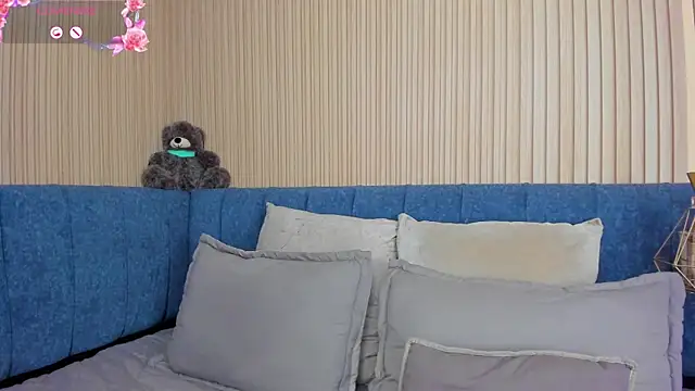 Snapshot of angel_ponce chatting on December 17, 2025, 7:30 pm angel ponce online show from December 17, 2025, 7:30 pm