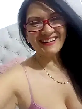 Snapshot of Ternura_Prohibida chatting on November 18, 2025, 11:37 pm Ternura Prohibida online show from November 18, 2025, 11:37 pm