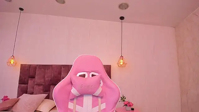 Snapshot of BellaClarck chatting on November 21, 2025, 8:52 pm BellaClarck online show from November 21, 2025, 8:52 pm