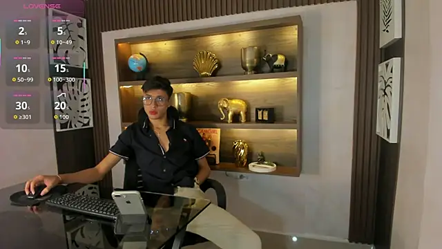 AmadeoDesanti online show from October 21, 2025, 11:31 am