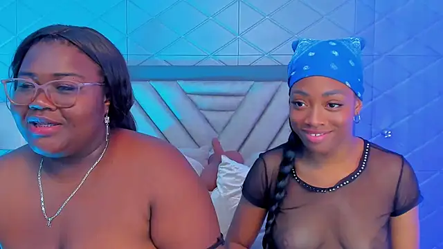 Snapshot of ElisabettaMonroy chatting on November 25, 2025, 9:59 pm ElisabettaMonroy online show from November 25, 2025, 9:59 pm