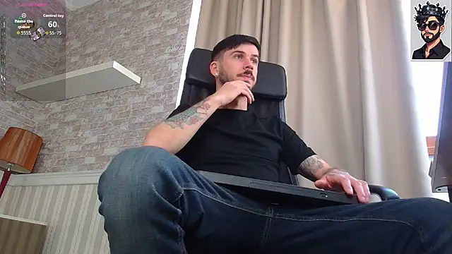 Snapshot of JonahShaw chatting on October 31, 2025, 9:06 am JonahShaw online show from October 31, 2025, 9:06 am