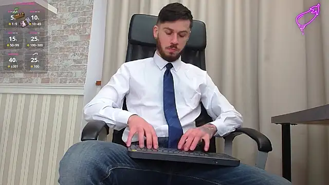 Snapshot of JonahShaw chatting on November 25, 2025, 5:30 am JonahShaw online show from November 25, 2025, 5:30 am