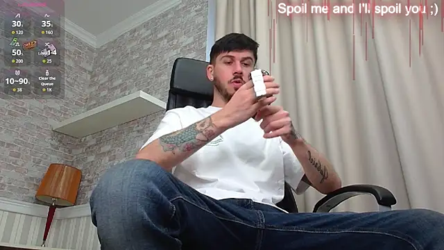 Snapshot of JonahShaw chatting on November 4, 2025, 5:22 am JonahShaw online show from November 4, 2025, 5:22 am