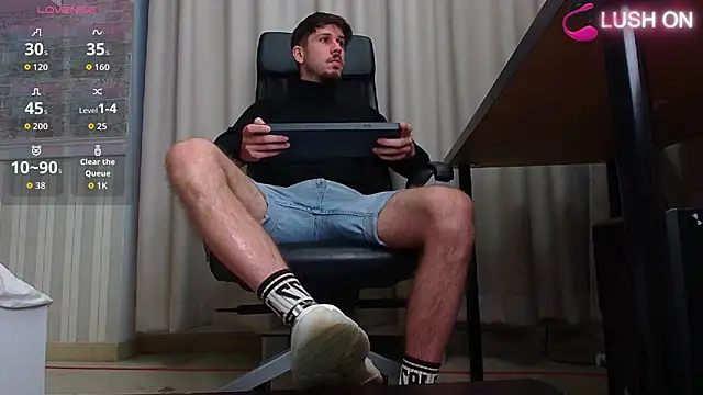 Snapshot of JonahShaw chatting on September 29, 2025, 4:19 am JonahShaw online show from September 29, 2025, 4:19 am