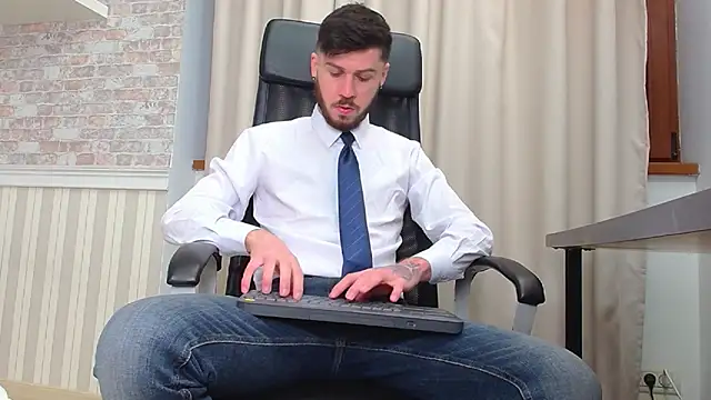 Snapshot of JonahShaw chatting on November 23, 2025, 5:17 am JonahShaw online show from November 23, 2025, 5:17 am