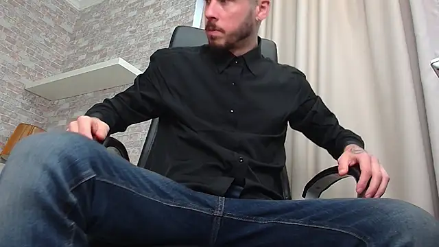 Snapshot of JonahShaw chatting on November 2, 2025, 5:12 am JonahShaw online show from November 2, 2025, 5:12 am