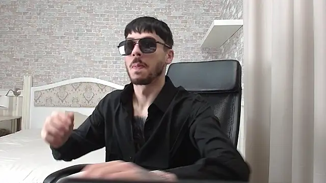 Snapshot of JonahShaw chatting on October 25, 2025, 4:22 am JonahShaw online show from October 25, 2025, 4:22 am