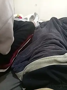 Snapshot of Couplefrsex chatting on October 13, 2025, 7:37 pm Couplefrsex online show from October 13, 2025, 7:37 pm