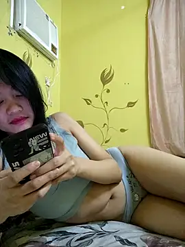 Snapshot of YayeeShow chatting on October 19, 2025, 7:38 pm YayeeShow online show from October 19, 2025, 7:38 pm