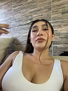 Isa Villamarin online show from October 25, 2025, 9:59 pm